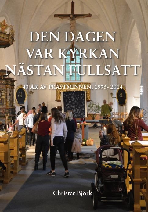 Den dagen var kyrkan nästan fullsatt : 40 år av prästminnen