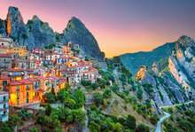 Sunrise over Castelmezzano, 1500 bitar